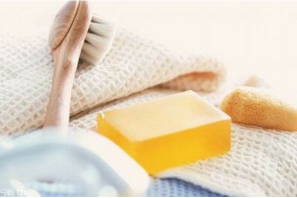 硫磺皂洗臉的壞處 硫磺皂洗臉的注意事項(xiàng) 硫磺皂洗臉的壞處 硫磺皂洗臉的注意事項(xiàng)