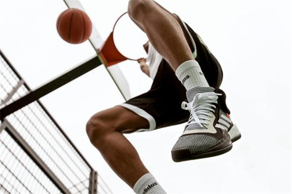 匹克態(tài)極1.0和2.0哪個好 匹克態(tài)極2.0透氣性如何