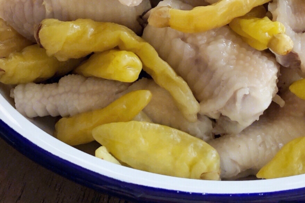 泡椒鳳爪是用福爾馬林泡的嗎 這個不能肯定 泡椒鳳爪是用福爾馬林泡的嗎 這個不能肯定