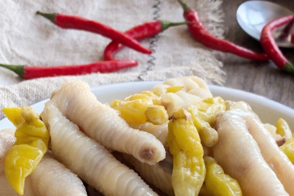 泡椒鳳爪是用福爾馬林泡的嗎 這個不能肯定 泡椒鳳爪是用福爾馬林泡的嗎 這個不能肯定