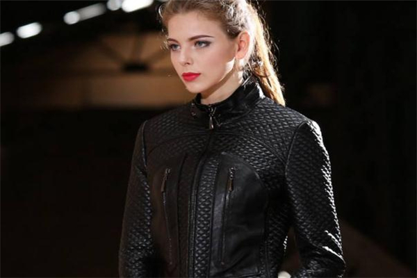 皮夾克變硬了怎么辦 這樣恢復(fù)柔軟 皮夾克變硬了怎么辦 這樣恢復(fù)柔軟