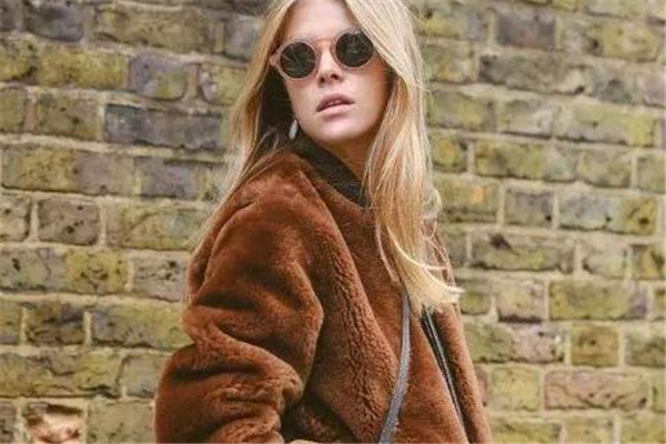 羊羔毛和羊剪絨的區(qū)別 羊羔毛更加珍貴 羊羔毛和羊剪絨的區(qū)別 羊羔毛更加珍貴