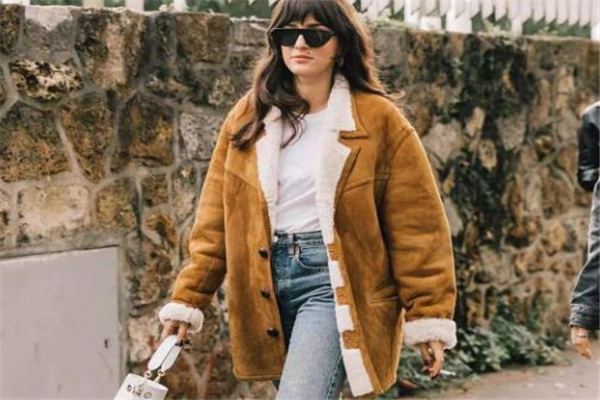 羊羔毛和羊羔絨的區(qū)別 是兩種不同的羊毛 羊羔毛和羊羔絨的區(qū)別 是兩種不同的羊毛