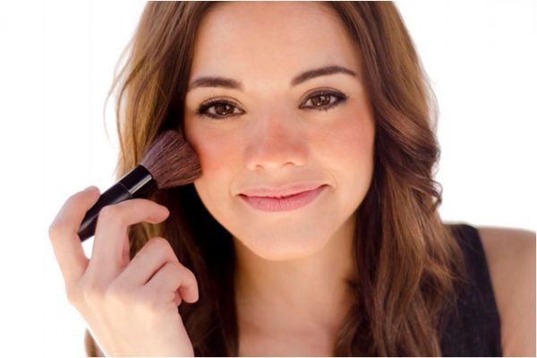 粉底液怎么涂好看 底妝搓泥怎么補(bǔ)救 粉底液怎么涂好看 底妝搓泥怎么補(bǔ)救