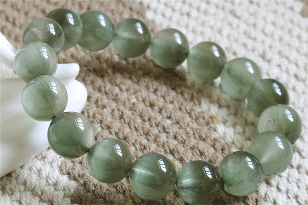 綠發(fā)晶的功效與作用 有助于招財 綠發(fā)晶的功效與作用 有助于招財