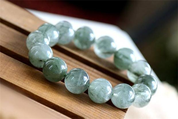 綠發(fā)晶和綠幽靈哪個更好 看個人需求 綠發(fā)晶和綠幽靈哪個更好 看個人需求