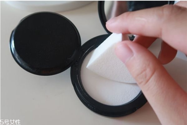 毛戈平粉底膏怎么使用 毛戈平粉底膏色號(hào)選擇 毛戈平粉底膏怎么使用 毛戈平粉底膏色號(hào)選擇
