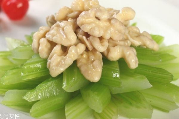 萵苣要焯水嗎 這樣做才清脆好吃 萵苣要焯水嗎 這樣做才清脆好吃