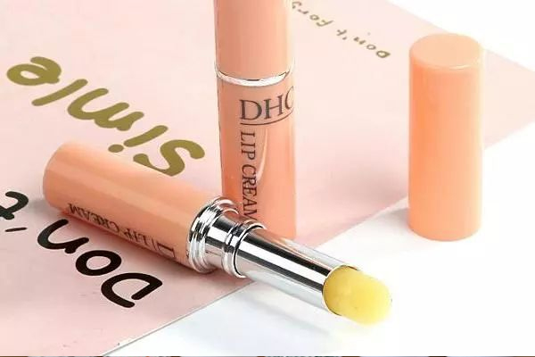 冬季應(yīng)該怎樣選擇潤唇膏?需要注意事項(xiàng) 冬季應(yīng)該怎樣選擇潤唇膏?需要注意事項(xiàng)