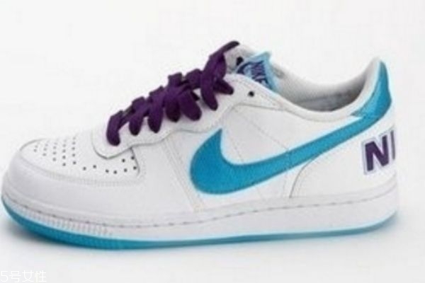 白鞋怎么曬 用衛(wèi)生紙包住 白鞋怎么曬 用衛(wèi)生紙包住