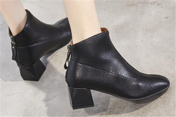 靴子能用吹風(fēng)機(jī)吹干嗎 注意風(fēng)的溫度 靴子能用吹風(fēng)機(jī)吹干嗎 注意風(fēng)的溫度