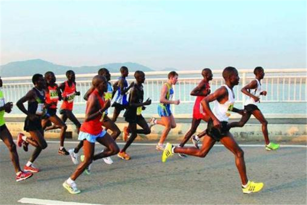 馬拉松會(huì)對(duì)身體有害嗎 準(zhǔn)備一定要充分 馬拉松會(huì)對(duì)身體有害嗎 準(zhǔn)備一定要充分