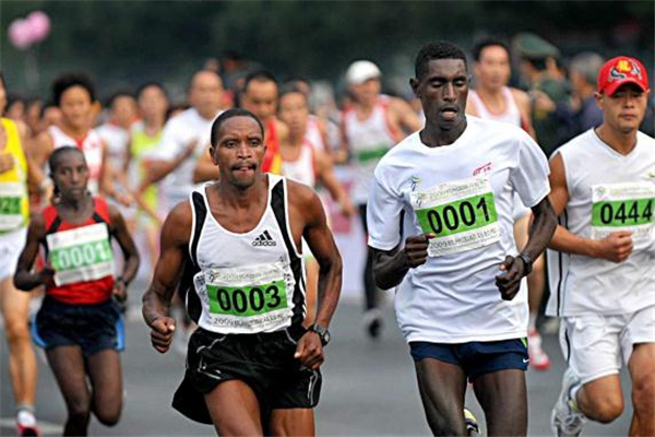 跑馬拉松怎么呼吸 要注意節(jié)奏 跑馬拉松怎么呼吸 要注意節(jié)奏