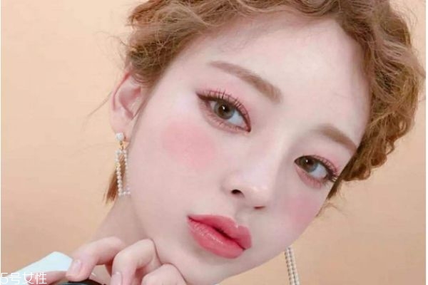 韓國(guó)淡妝怎樣化 韓國(guó)妝容畫法 韓國(guó)淡妝怎樣化 韓國(guó)妝容畫法