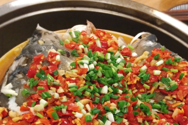 剁椒魚(yú)頭要放油嗎 最后澆熱油 剁椒魚(yú)頭要放油嗎 最后澆熱油