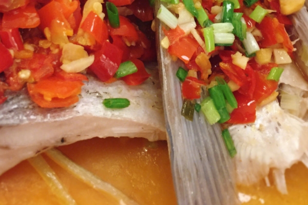 剁椒魚(yú)頭要放油嗎 最后澆熱油 剁椒魚(yú)頭要放油嗎 最后澆熱油