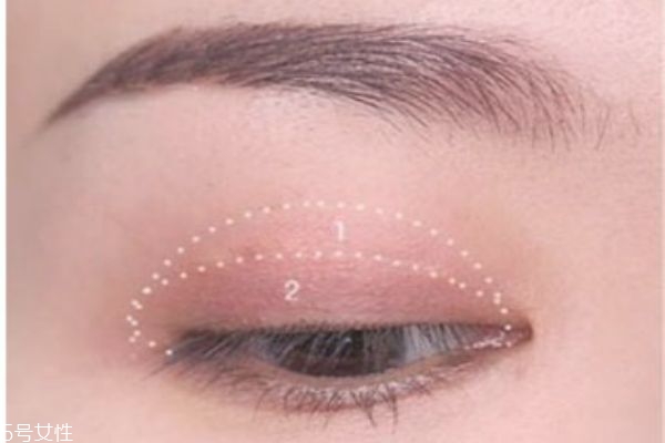 高俊熙妝容教程 韓式眼妝的畫(huà)法步驟 高俊熙妝容教程 韓式眼妝的畫(huà)法步驟