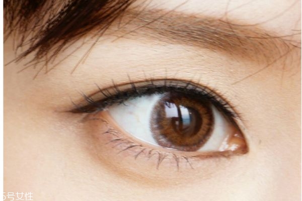 高俊熙妝容教程 韓式眼妝的畫(huà)法步驟 高俊熙妝容教程 韓式眼妝的畫(huà)法步驟