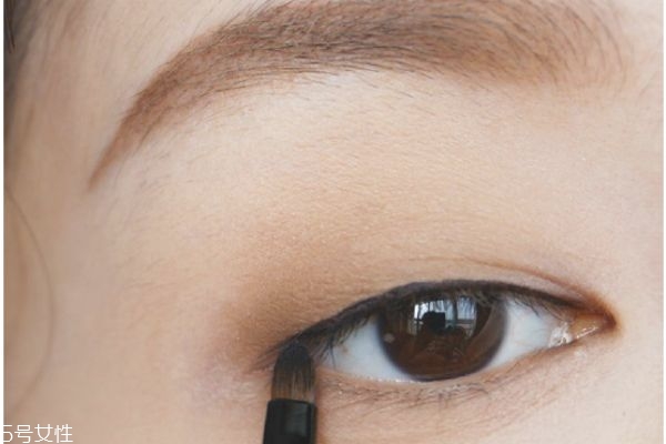 高俊熙妝容教程 韓式眼妝的畫(huà)法步驟 高俊熙妝容教程 韓式眼妝的畫(huà)法步驟