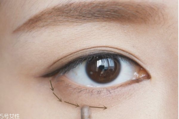 高俊熙妝容教程 韓式眼妝的畫(huà)法步驟 高俊熙妝容教程 韓式眼妝的畫(huà)法步驟