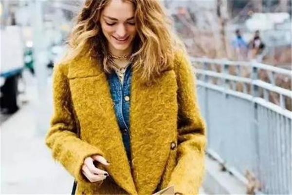 冬天穿什么顏色的衣服顯白 冬天也能豐富多彩 冬天穿什么顏色的衣服顯白 冬天也能豐富多彩