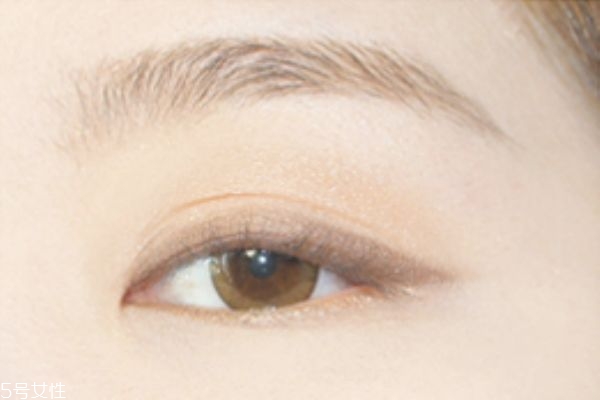 溫柔大地色系眼影畫法 輕松打造韓式自然眼妝 溫柔大地色系眼影畫法 輕松打造韓式自然眼妝