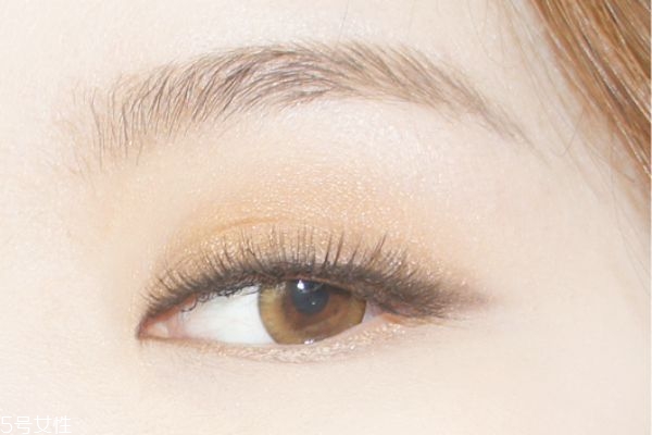 溫柔大地色系眼影畫法 輕松打造韓式自然眼妝 溫柔大地色系眼影畫法 輕松打造韓式自然眼妝