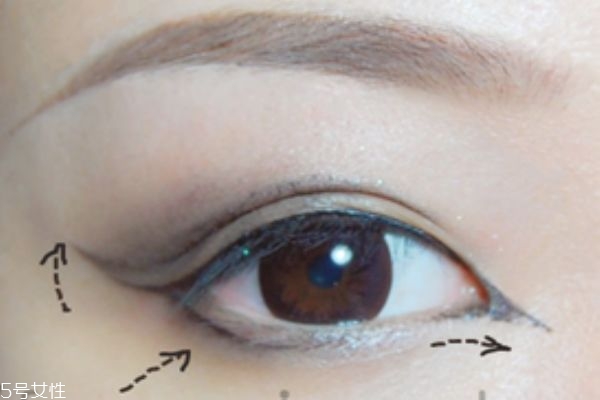 2018圣誕節(jié)創(chuàng)意妝容教程 圣誕小鹿妝 2018圣誕節(jié)創(chuàng)意妝容教程 圣誕小鹿妝