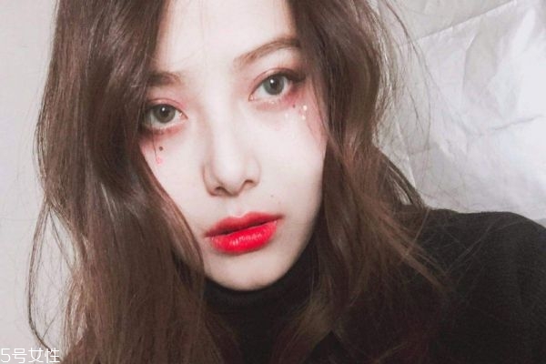 2018圣誕節(jié)創(chuàng)意妝容教程 圣誕小鹿妝 2018圣誕節(jié)創(chuàng)意妝容教程 圣誕小鹿妝