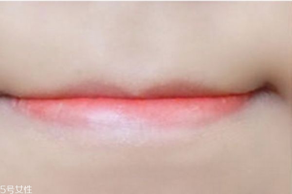 韓式咬唇妝的畫法 韓國(guó)少女妝容 韓式咬唇妝的畫法 韓國(guó)少女妝容