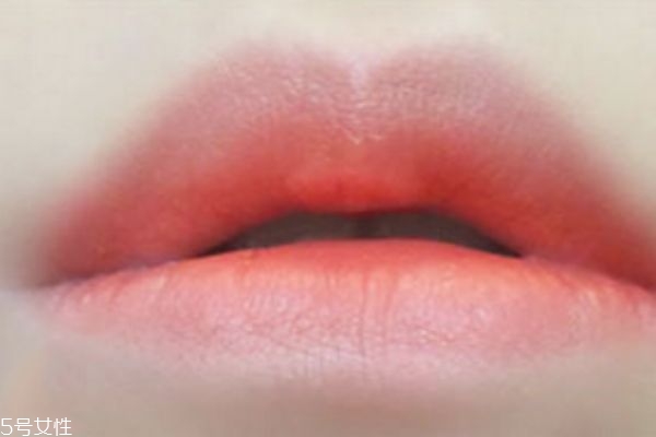 韓式咬唇妝的畫法 韓國(guó)少女妝容 韓式咬唇妝的畫法 韓國(guó)少女妝容