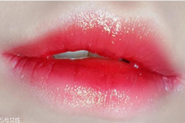 韓式咬唇妝的畫法 韓國(guó)少女妝容 韓式咬唇妝的畫法 韓國(guó)少女妝容