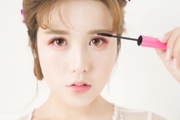 韓式咬唇妝的畫法 韓國(guó)少女妝容 韓式咬唇妝的畫法 韓國(guó)少女妝容