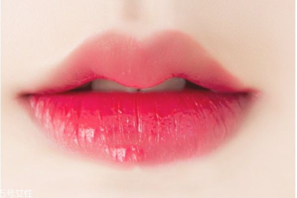 韓式咬唇妝的畫法 韓國(guó)少女妝容 韓式咬唇妝的畫法 韓國(guó)少女妝容