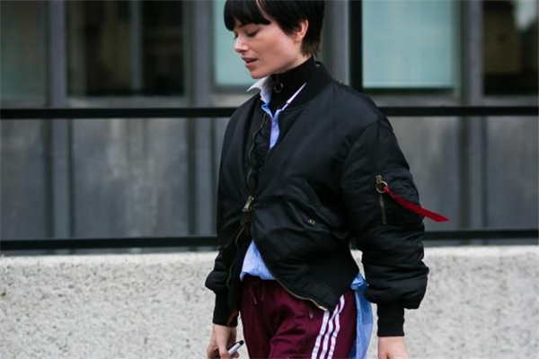 飛行夾克配什么襯衫 輕松玩轉(zhuǎn)冬季衣柜