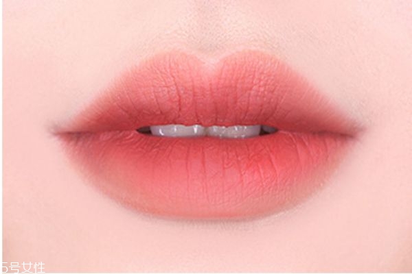 韓式咬唇妝的畫法 韓國(guó)少女妝容 韓式咬唇妝的畫法 韓國(guó)少女妝容