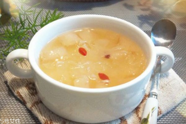 冰糖雪梨是蒸還是煮好 喝冰糖雪梨會胖嗎 冰糖雪梨是蒸還是煮好 喝冰糖雪梨會胖嗎