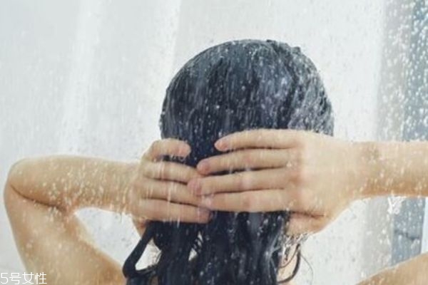 油性發(fā)質(zhì)能用護(hù)發(fā)素嗎 可以用的 油性發(fā)質(zhì)能用護(hù)發(fā)素嗎 可以用的