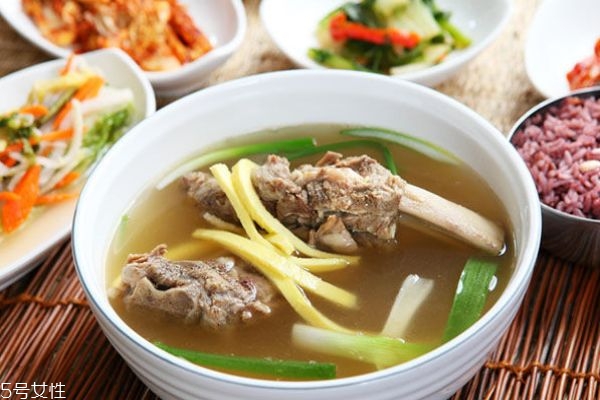 冬天喝什么湯滋潤 適合冬季喝的養(yǎng)生湯 冬天喝什么湯滋潤 適合冬季喝的養(yǎng)生湯