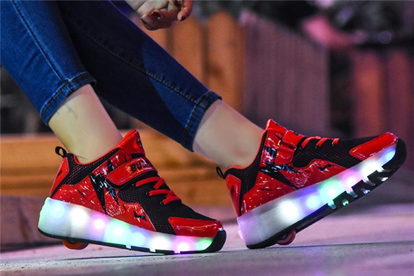 暴走鞋單輪好還是雙輪好 單輪更加靈活 暴走鞋單輪好還是雙輪好 單輪更加靈活