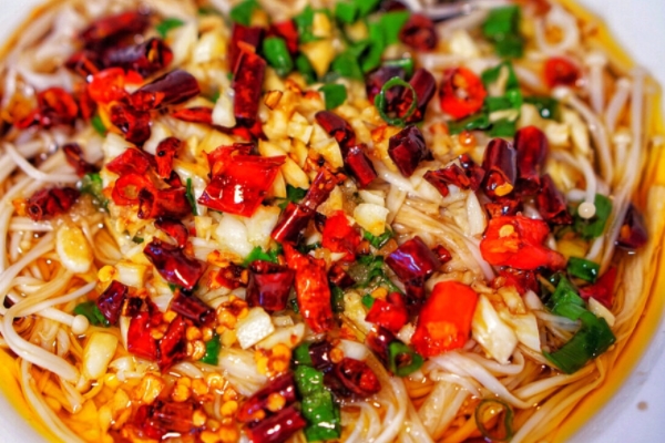 金針菇能炒著吃嗎 必須可以 金針菇能炒著吃嗎 必須可以