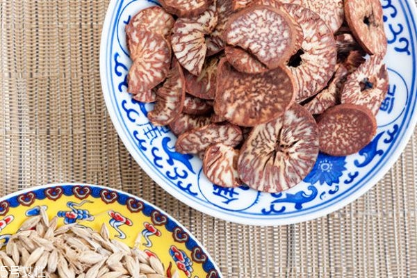 藏紅花泡腳有什么好處 藏紅花泡腳適合哪些人 藏紅花泡腳有什么好處 藏紅花泡腳適合哪些人