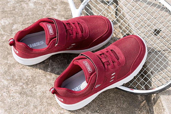 健步鞋是什么意思 一種很舒服的運(yùn)動(dòng)鞋 健步鞋是什么意思 一種很舒服的運(yùn)動(dòng)鞋