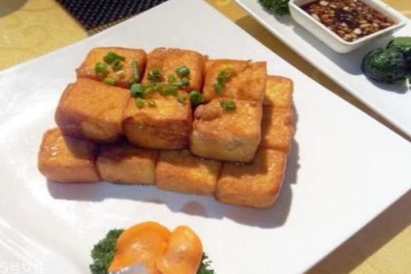 魚豆腐是什么做的 吃魚豆腐有什么好處 魚豆腐是什么做的 吃魚豆腐有什么好處