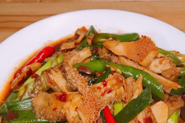 牛肚是什么顏色 看吃什么飼料 牛肚是什么顏色 看吃什么飼料