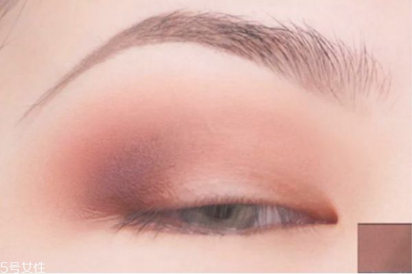 圣誕亮片妝怎么畫 圣誕眼妝怎么畫 圣誕亮片妝怎么畫 圣誕眼妝怎么畫