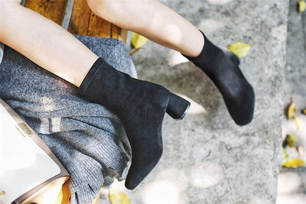 靴子加絨好還是不加絨好 加絨更加暖和 靴子加絨好還是不加絨好 加絨更加暖和