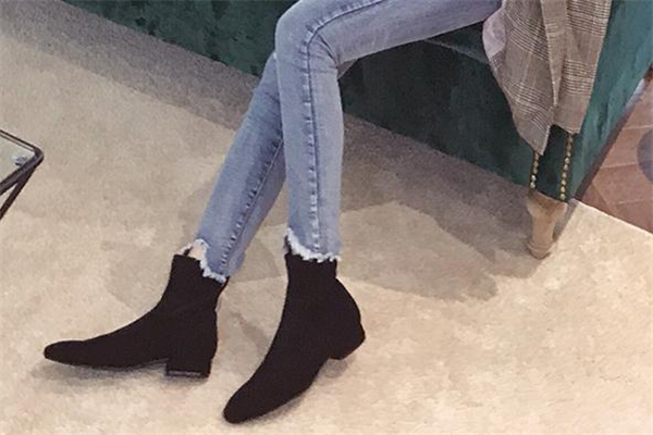 靴子羊皮好還是牛皮好 各有各的優(yōu)勢 靴子羊皮好還是牛皮好 各有各的優(yōu)勢