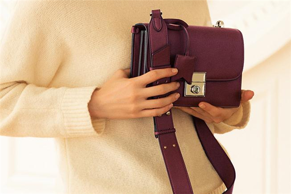 斜挎包怎么背好看 注意這些法則 斜挎包怎么背好看 注意這些法則