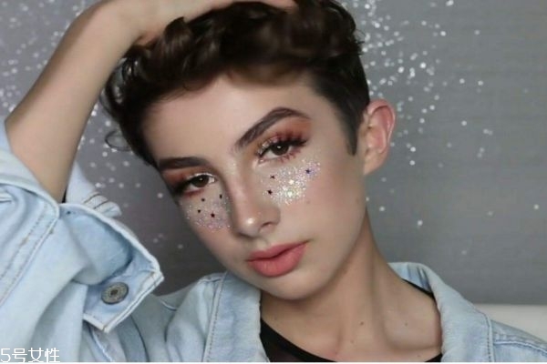 亮片妝怎么畫才好看 亮片妝教程 亮片妝怎么畫才好看 亮片妝教程
